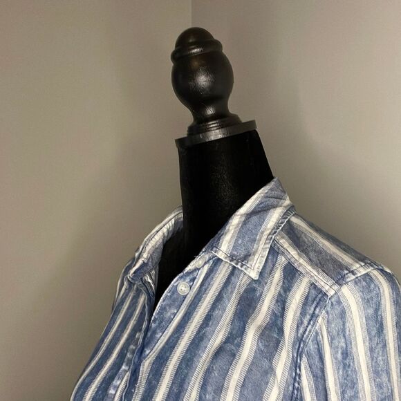 Women’s American Eagle Button Down Shirt. Size XS - Picture 2 of 9